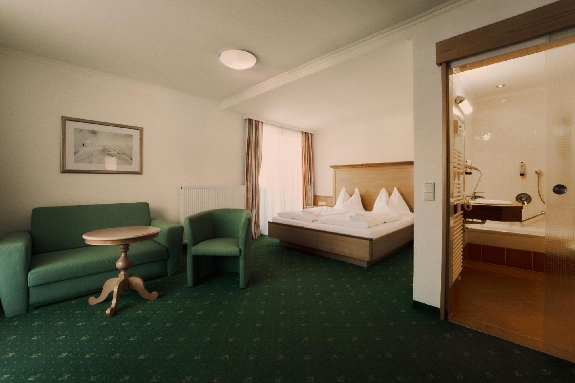 Hotel Martini Kaprun - Including Summercard Экстерьер фото