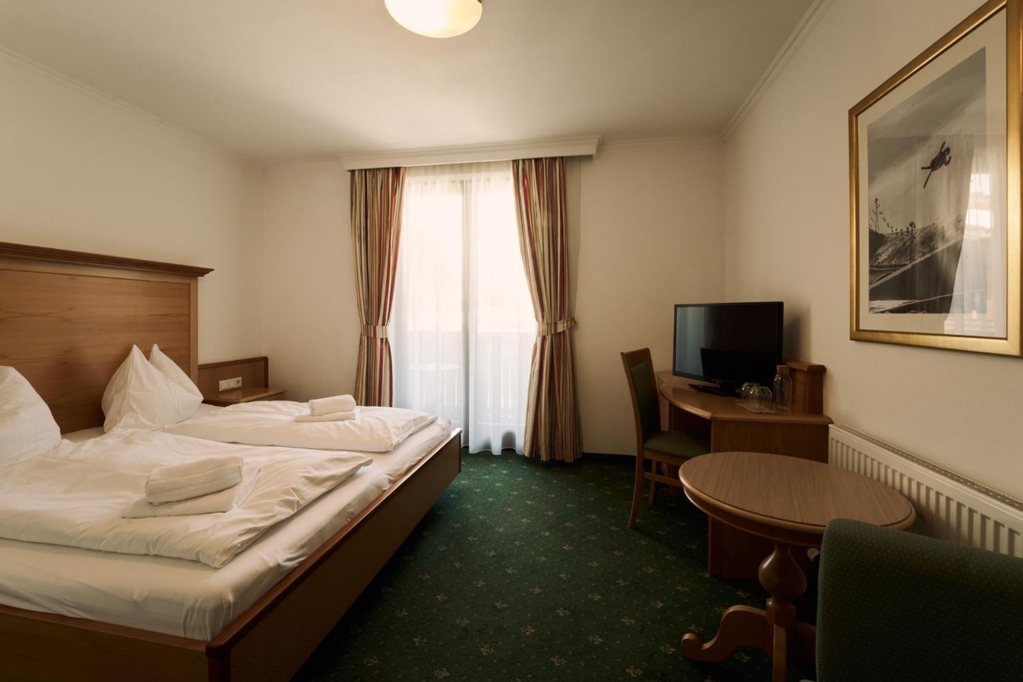 Hotel Martini Kaprun - Including Summercard Экстерьер фото