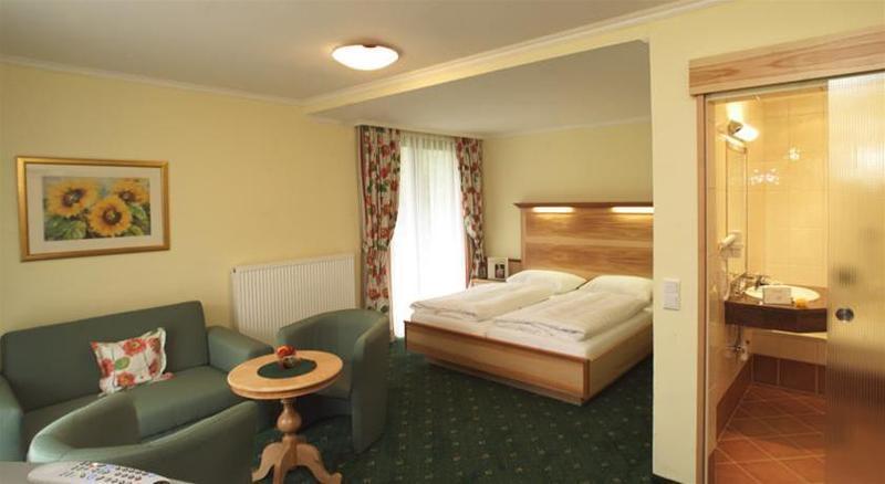 Hotel Martini Kaprun - Including Summercard Экстерьер фото